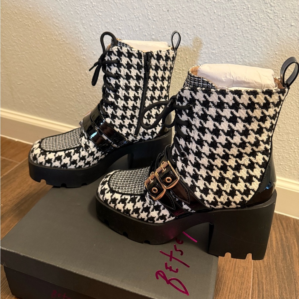 Betsey Johnson Black & White Houndstooth Platform Lace-Up Ankle Boots